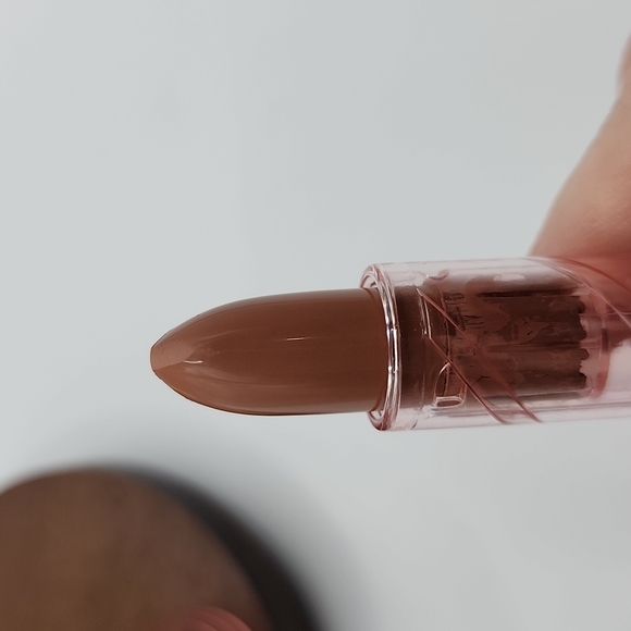 Sophia + Mabelle Hydrating Hybrid 2-in-1 Lipstick Balm - Topless - Picture 4 of 8